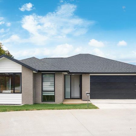 Stylish 4 Bedroom House Brand New In Rotorua Eksteriør billede